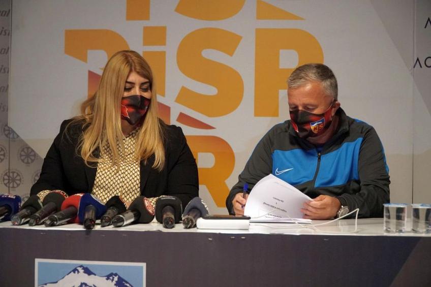 Dan Petrescu a semnat contractul cu Kayserispor