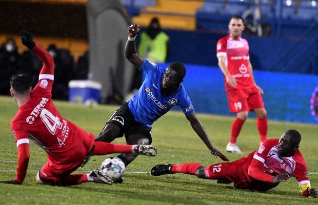 Durii din Liga 1 » Echipele și jucătorii care au faultat cel mai mult în tur + Cei mai drastici arbitri