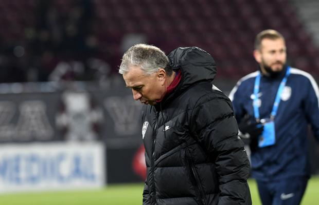 Alarmă la CFR Cluj » Dan Petrescu poate pierde gratis doi oameni de bază