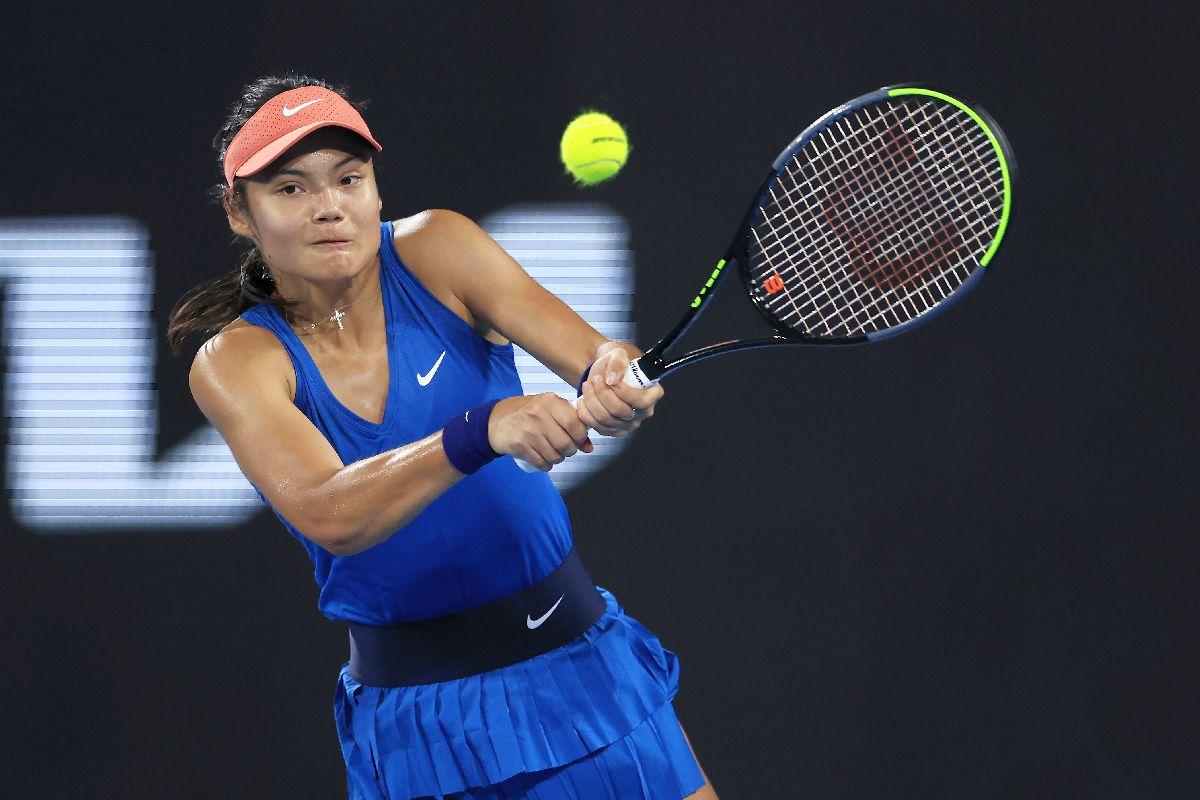 Emma Răducanu nu se regăsește! A pierdut cu 0-6, 1-6 la primul meci din 2022