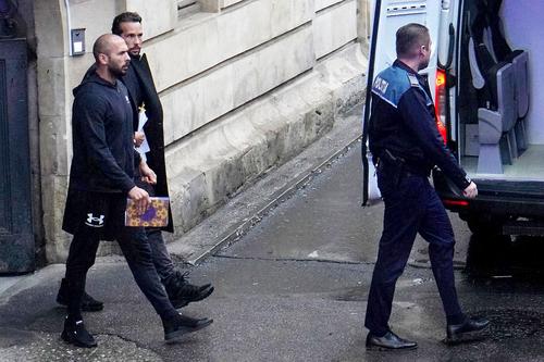 Tristan și Andrew Tate, după audierea de la Curtea de Apel București // foto: Guliver/gettyimages