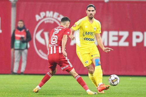Marian Huja, în galben // foto: Imago Images