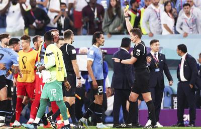 „Arestați-l pe arbitru!” » Edinson Cavani nu-l iartă pe neamțul Siebert, de la CM 2022