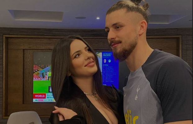 Iubita lui Radu Drăgușin, mesaj de două cuvinte după prezentarea oficială la Tottenham