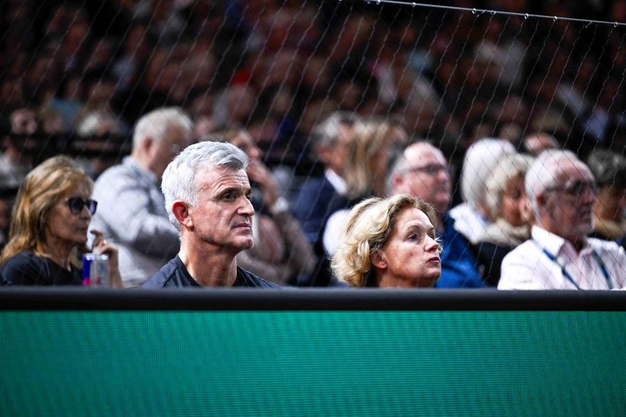 Părinții lui Tsitsipas, Apostolos și Julia, în timpul turneului de la Paris 2023 Foto Imago Stefanos Tsitsipas și generația nouă: „Vor să-și arate mașinile, dar și a mea e încă grozavă, e vintage!”