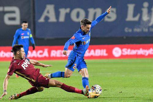 Alexandru Băluță, în albastru // foto: Imago Images