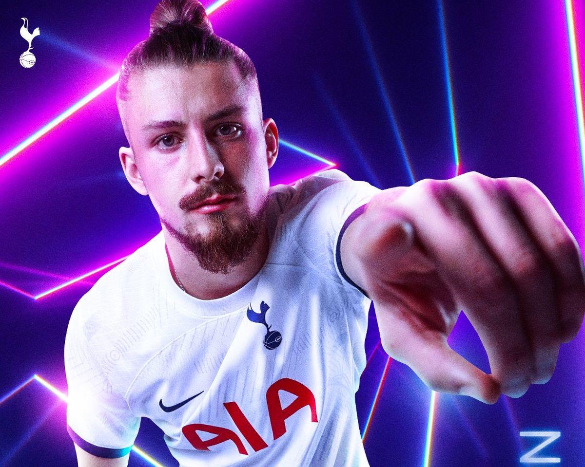 În primul interviu acordat la Tottenham, Drăgușin l-a dat de gol pe Postecoglou: „Asta mi-a spus”