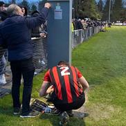 Liam Smith a trecut la munca de jos, reparând defecțiunea electrică a noctunei / Foto: X Sittinbourne FC