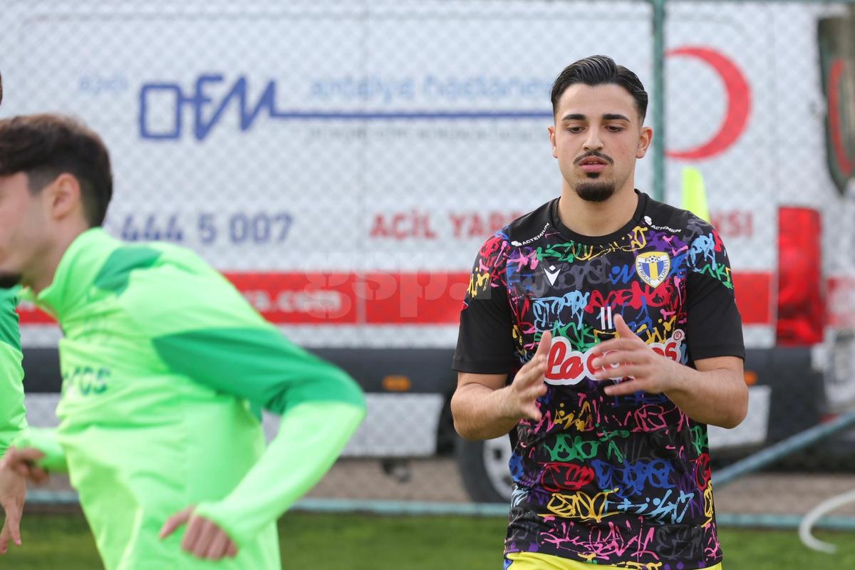 CSKA 1948 - Petrolul: 5 goluri în al doilea amical al echipei lui Mutu » Contribuție la debut pentru vârful din Turcia