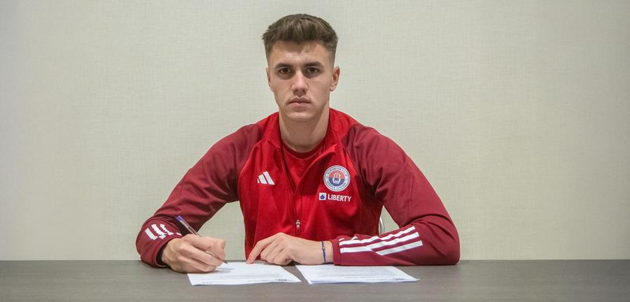 Alexandru Stan, al doilea transfer prezentat azi de Oțelul, foto: ascotelul.ro Doi dintr-o lovitură! Dinamovistul și rapidistul au semnat cu Oțelul: „Unul dintre cele mai mari talente din ultimii ani”
