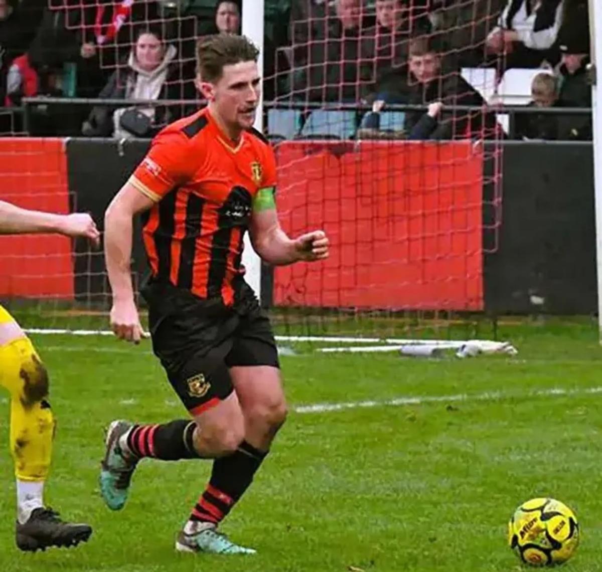 Fotbalistul-electrician de la Sittinbourne care a depanat instalația de noctură a stadionului