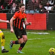 Liam Smith (Sittinbourne), în acțiune în meciul cu Salisbury / Foto: X Sittinbourne FC