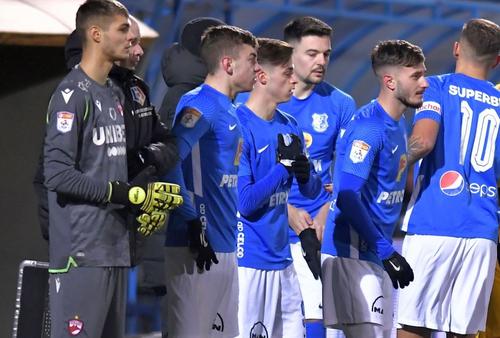 Eduard Chioveanu, în stânga, într-un amical disputat de Dinamo la Ovidiu / Sursă foto: farulconstanta.com