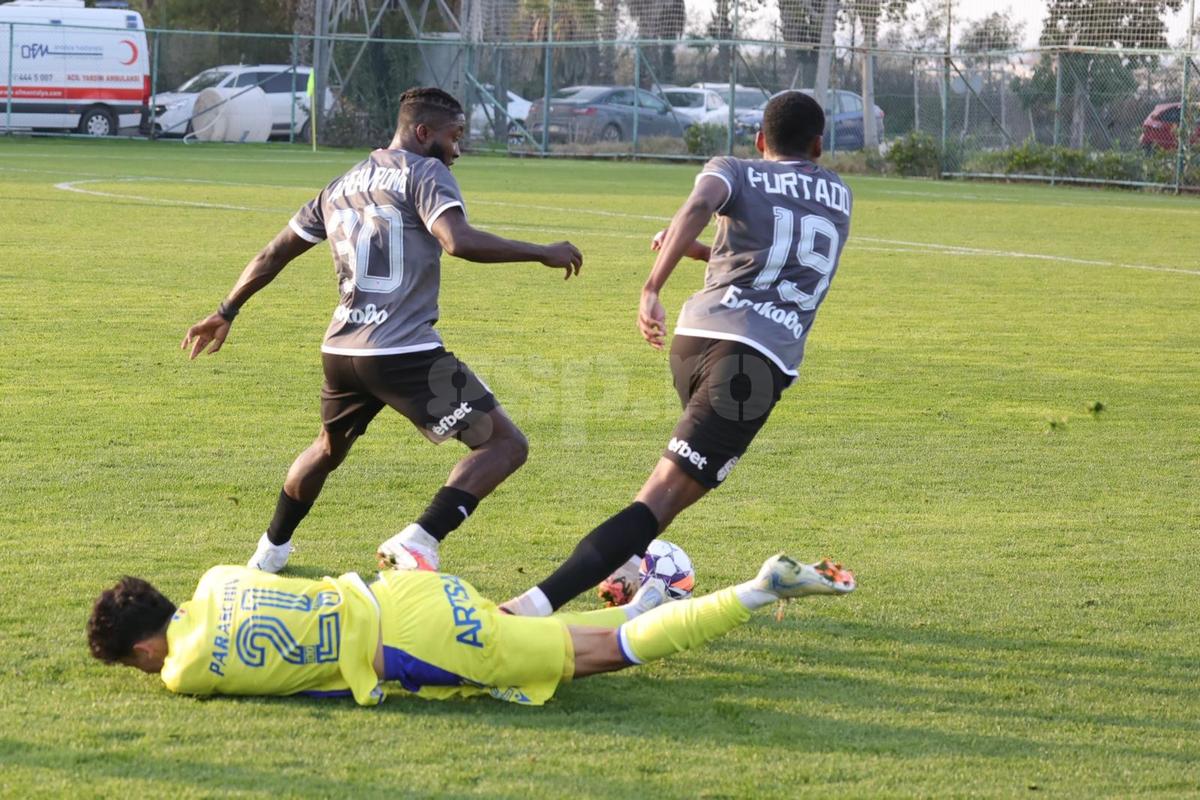 CSKA 1948 - Petrolul: 5 goluri în al doilea amical al echipei lui Mutu » Contribuție la debut pentru vârful din Turcia