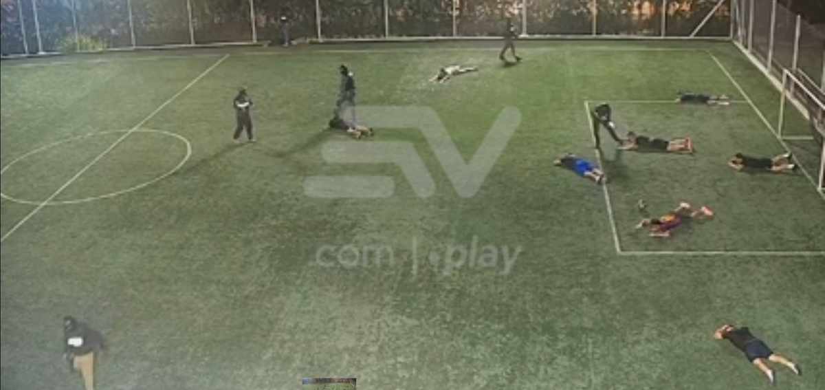 Uciși în timp ce jucau fotbal