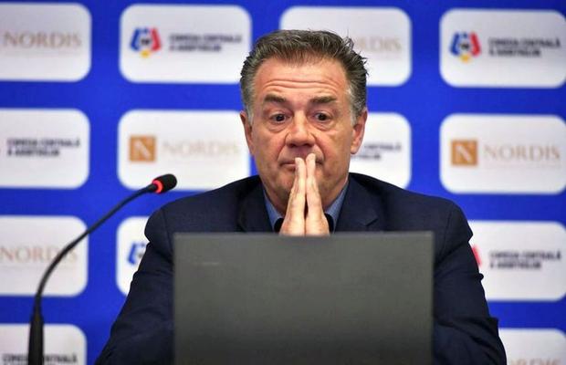 Scandal înainte de testările arbitrilor din Superliga! » L-au făcut pe Kyros Vassaras să dea înapoi