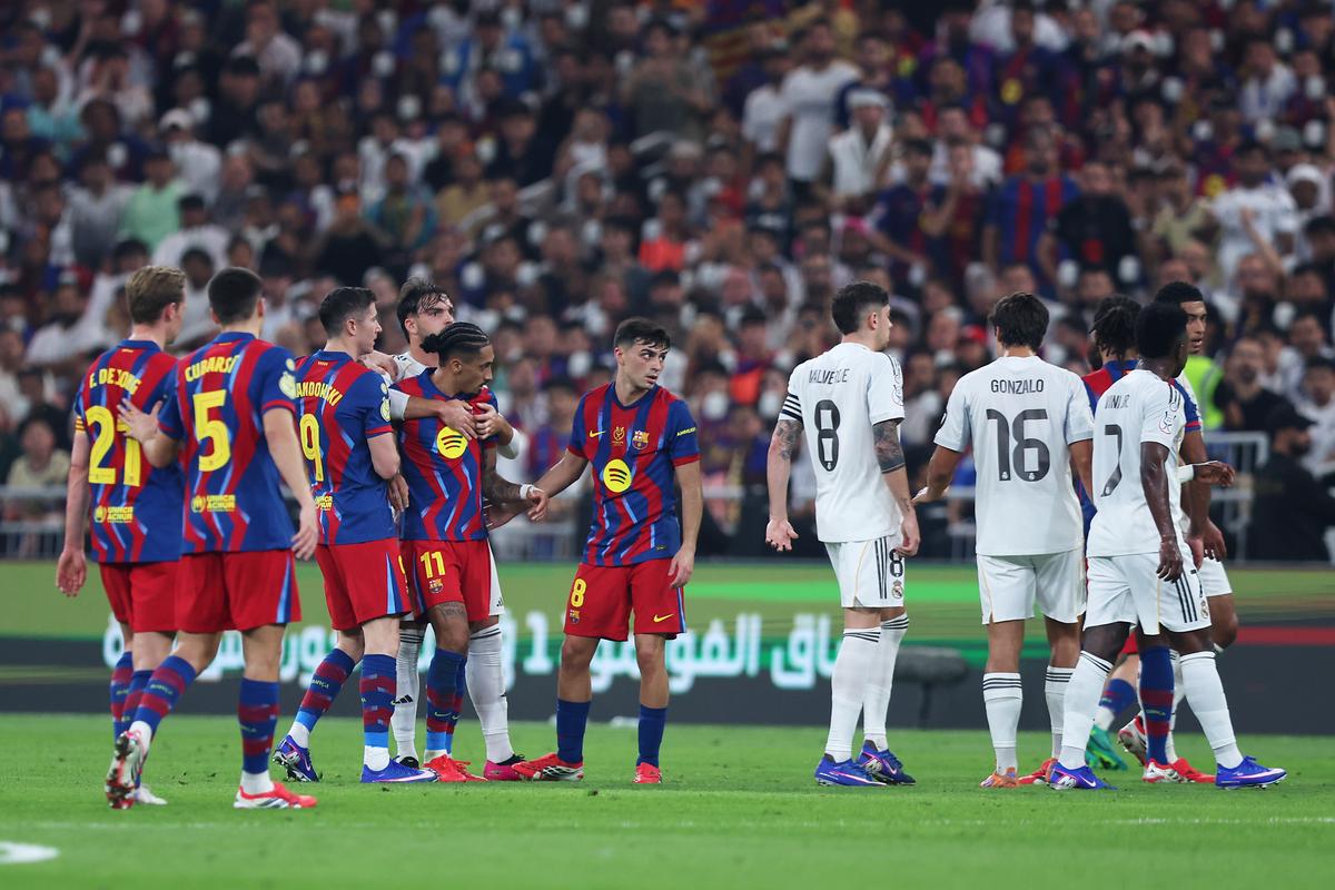 Pentru prima dată în acest secol: show-ul din finalul primei reprize din El Clasico a intrat direct în istorie