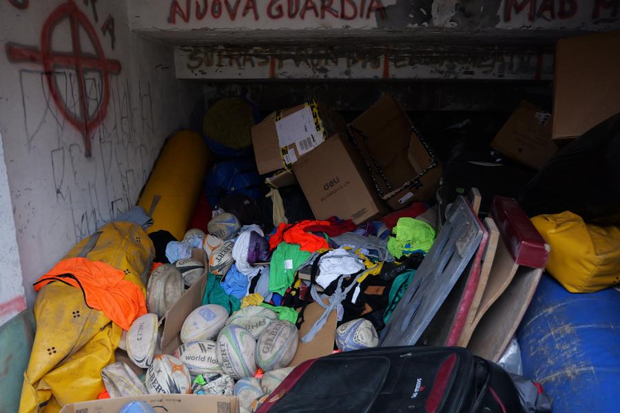 Ce au găsit reporterii GSP la Stadionul Dinamo înaintea demolării. Foto: Andrei Furnigă, GSP Stadionul Dinamo fierbe pe dinăuntru » Ce au găsit reporterii GSP, la ultima tură înainte de demolare. „A fost izvor de sănătate”, acum ascunde detalii șocante