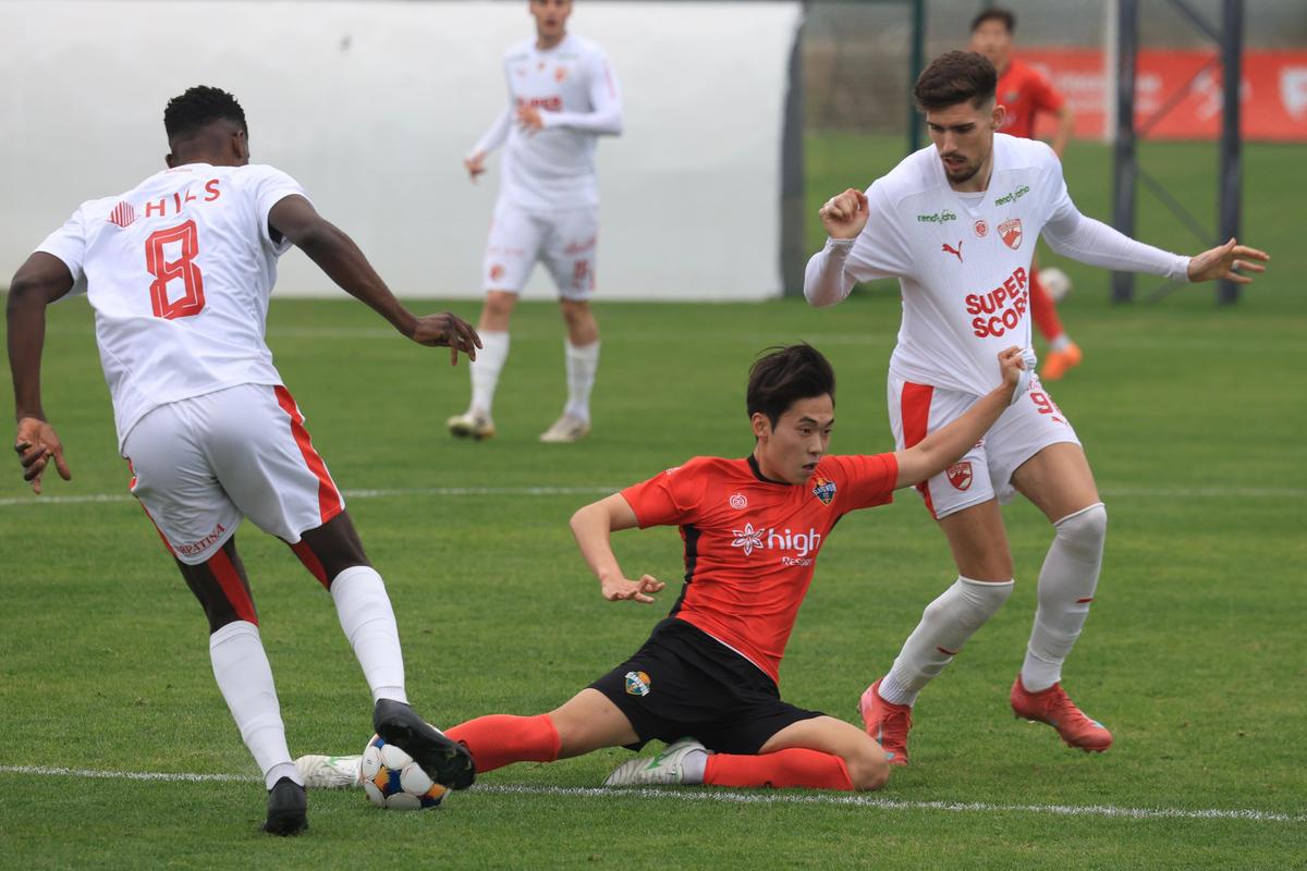 Dinamo - Gangwon, amical în Antalya
