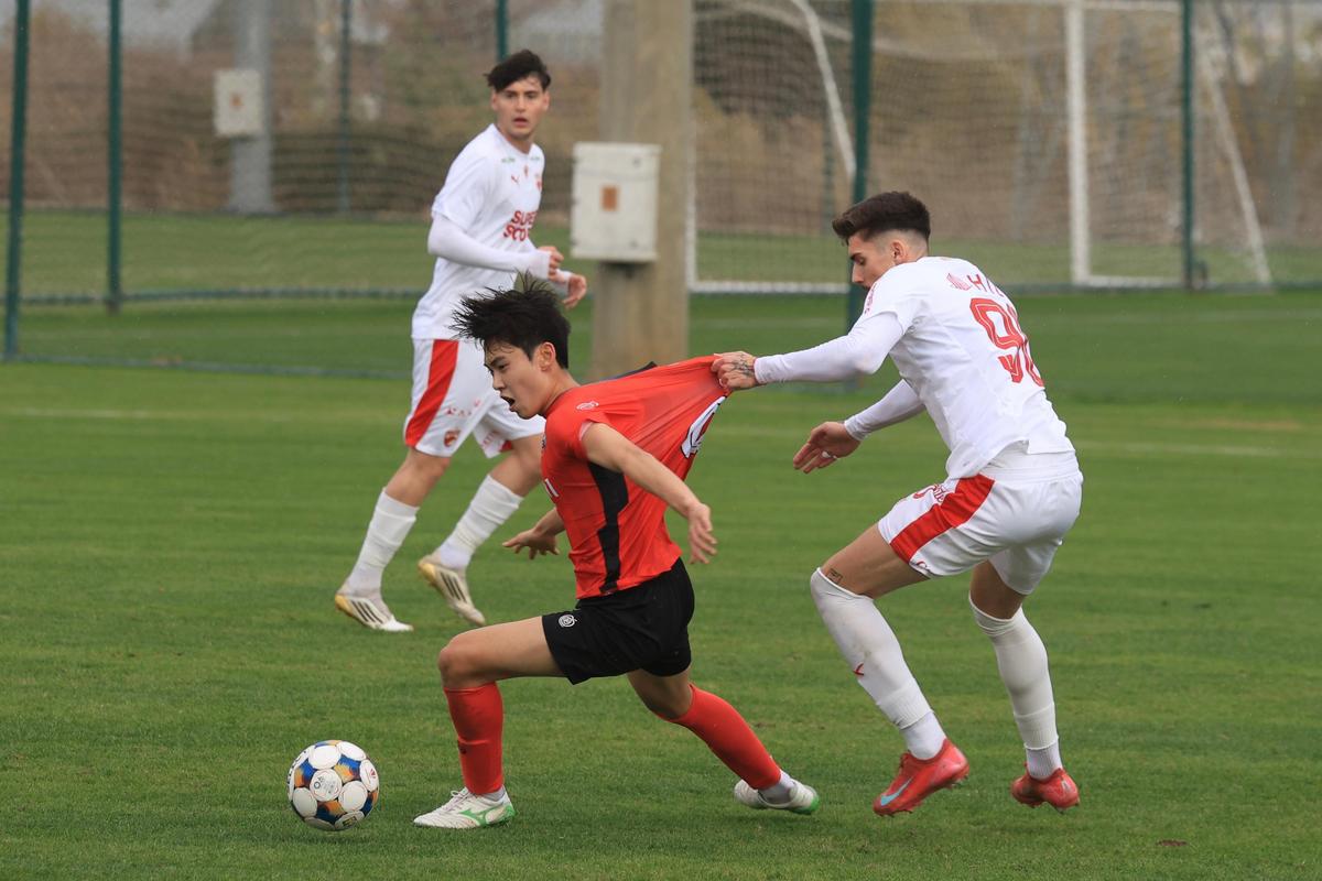 Dinamo - Gangwon, amical în Antalya