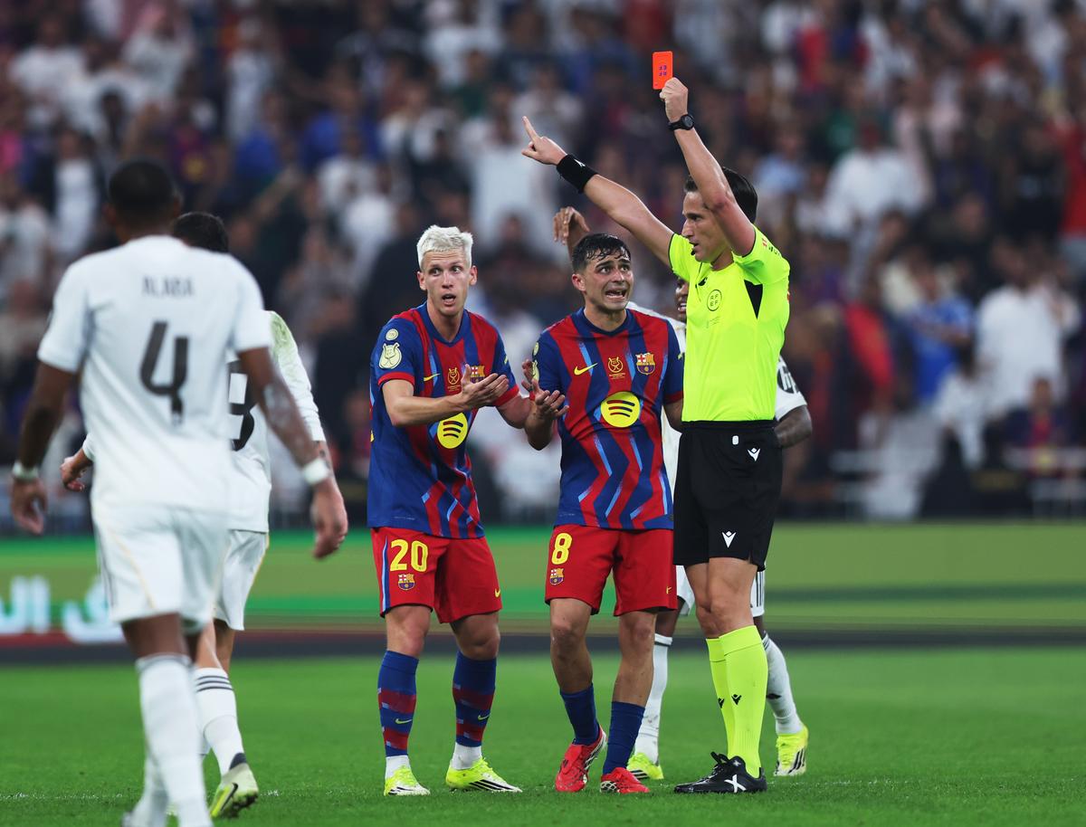 Pentru prima dată în acest secol: show-ul din finalul primei reprize din El Clasico a intrat direct în istorie