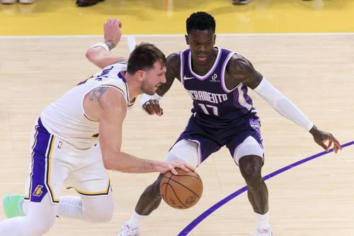 Dennis Schroder, apărându-l pe Luka Doncic/Foto: Imago Images
