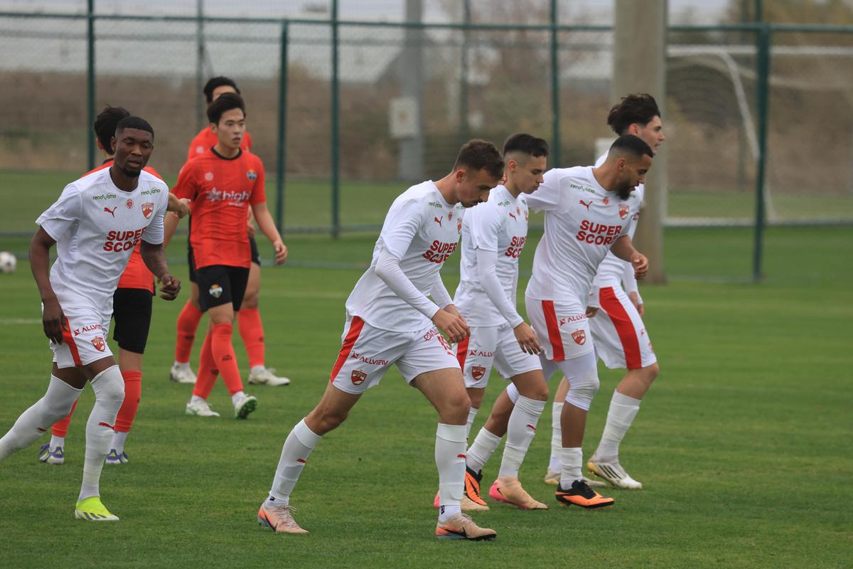 Dinamo - Gangwon, amical în Antalya