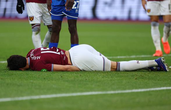Incident teribil în FA Cup: jucător din Premier League, scos de pe teren cu targa » Fanii, îngroziți: „Îi auzeam țipetele în timp ce jocul continua”