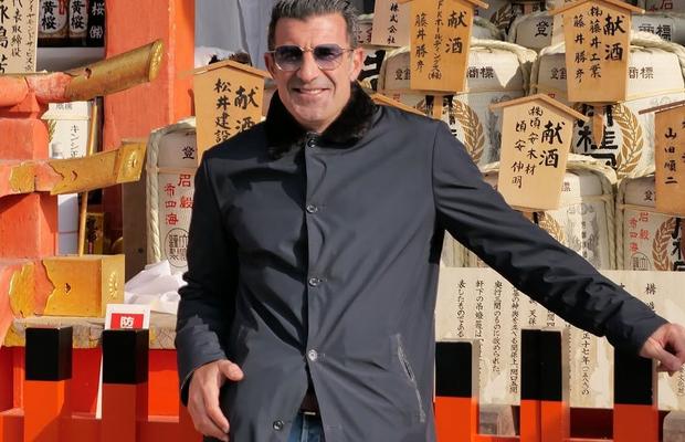 Luis Figo, ca Ianis Hagi! » Cât costă ochelarii fostului internațional portughez
