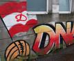 Graffiti-urile ultrașilor pe arena dinamovistă.  Foto: Andrei Furnigă, GSP