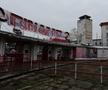„Un singur mare FCD!”. Banner la Stadionul Dinami. Foto: Andrei Furnigă, GSP