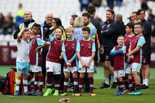 Poză pentru copii înaintea partidei lui West Ham Foto: Guliver/GettyImages