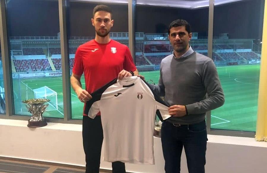Vahid Hambo alături de Dani Coman, președintele Astrei Vahid Hambo dezvăluie coșmarul trăit în România: a alergat printre vaci, avea gândaci în cameră și dormea îmbrăcat! „Patronul venea vestiar și ne zicea că nu ne dă banii”
