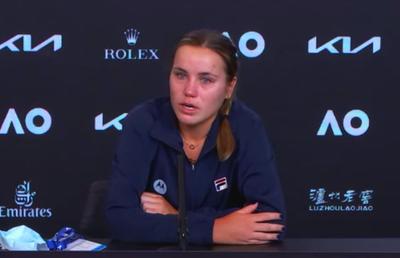 VIDEO Campioana en-titre a fost eliminată de la Australian Open și a apărut plânsă la conferință: „Mai pot rămâne la acest nivel?”