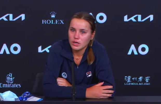 VIDEO Campioana en-titre a fost eliminată de la Australian Open și a apărut plânsă la conferință: „Mai pot rămâne la acest nivel?”