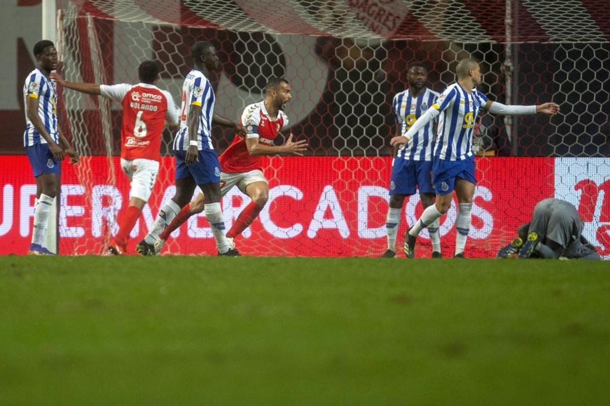 VIDEO+FOTO Scene incredibile pe teren la meciul lui FC Porto, după o accidentare gravă!