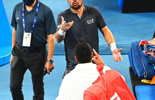 FOTO Aproape să se încaiere pe teren, după cel mai dramatic meci de la Australian Open: „De ce mă calci pe nervi?!”