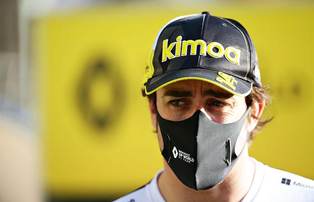 Fernando Alonso, transportat la spital după ce a fost lovit când mergea pe bicicletă! Echipa lui a anunțat în ce stare se află