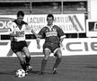 Șumudică în duel cu Bolohan, într-un meci Rapid - Sportul Studențesc din 1994 (foto: arhiva GSP)