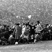 Sorin Răducanu în duel cu Gino Iorgulescu, într-un Dinamo - Sportul din 1985 (foto: arhiva GSP)