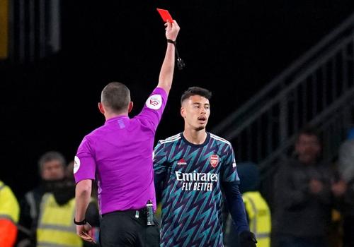 Faza zilei în Wolves - Arsenal s-a consumat la mijlocul reprizei secunde (69), atunci când „tunarul” Gabriel Martinelli s-a ales cu două „galbene” în decursul a numai 5 secunde și a fost expediat la vestiare. Foto: Imago
