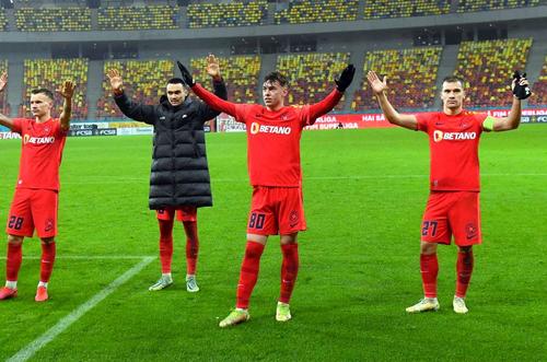 Văzut ca o mare speranță a fotbalului românesc, Eduard Radaslavescu (numărul 80) aproape că nu există la FCSB