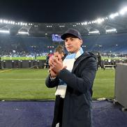 Ștefan Radu, premiat înainte de Lazio - Atalanta / Sursă foto: Guliver/Getty Images