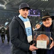 Ștefan Radu, premiat înainte de Lazio - Atalanta / Sursă foto: Guliver/Getty Images