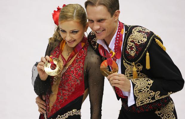 Medicii i-au amputat picioarele maestrului Roman Kostomarov, campion olimpic la patinaj artistic: „Acum ne luptăm să-i salvăm mâinile”