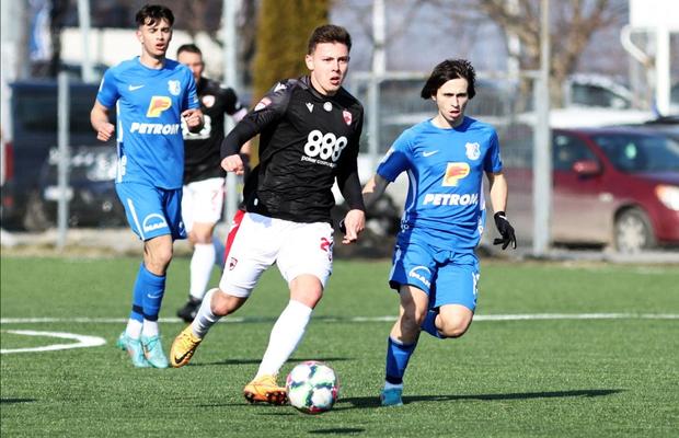 Cum s-a terminat amicalul lui Dinamo cu echipa secundă a Farului + primul „11” folosit de Burcă și ce l-a deranjat pe tehnician: „Sunt supărat”