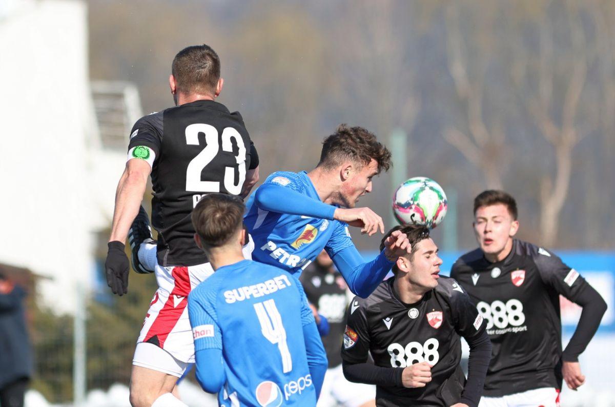 Cum s-a terminat amicalul lui Dinamo cu echipa secundă a Farului + primul „11” folosit de Burcă și ce l-a deranjat pe tehnician: „Sunt supărat”