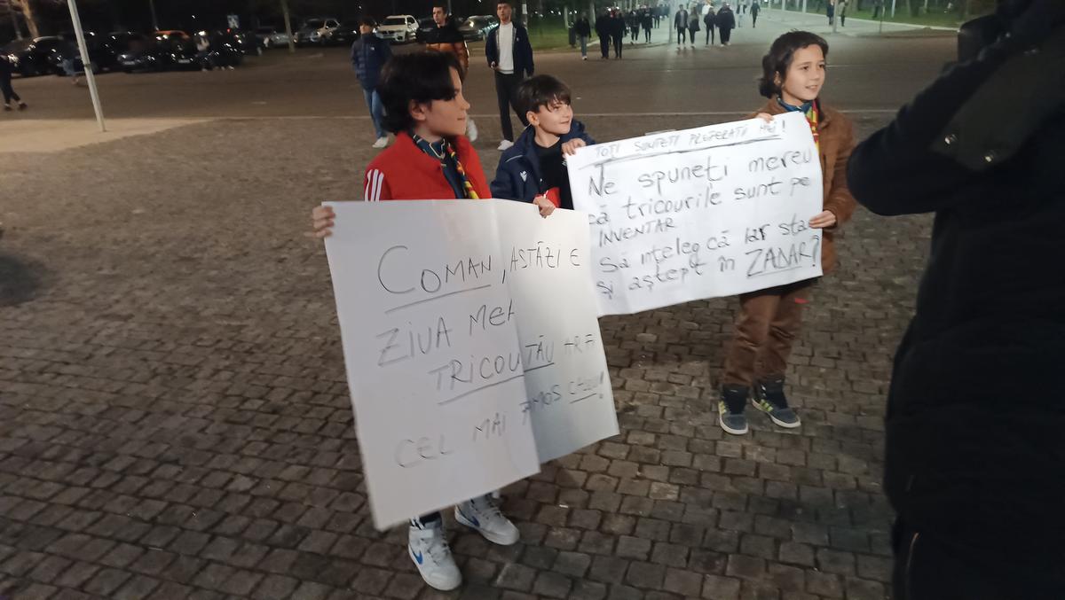 Mesaje inedite aduse de fanii liderului FCSB la meciul cu Sepsi