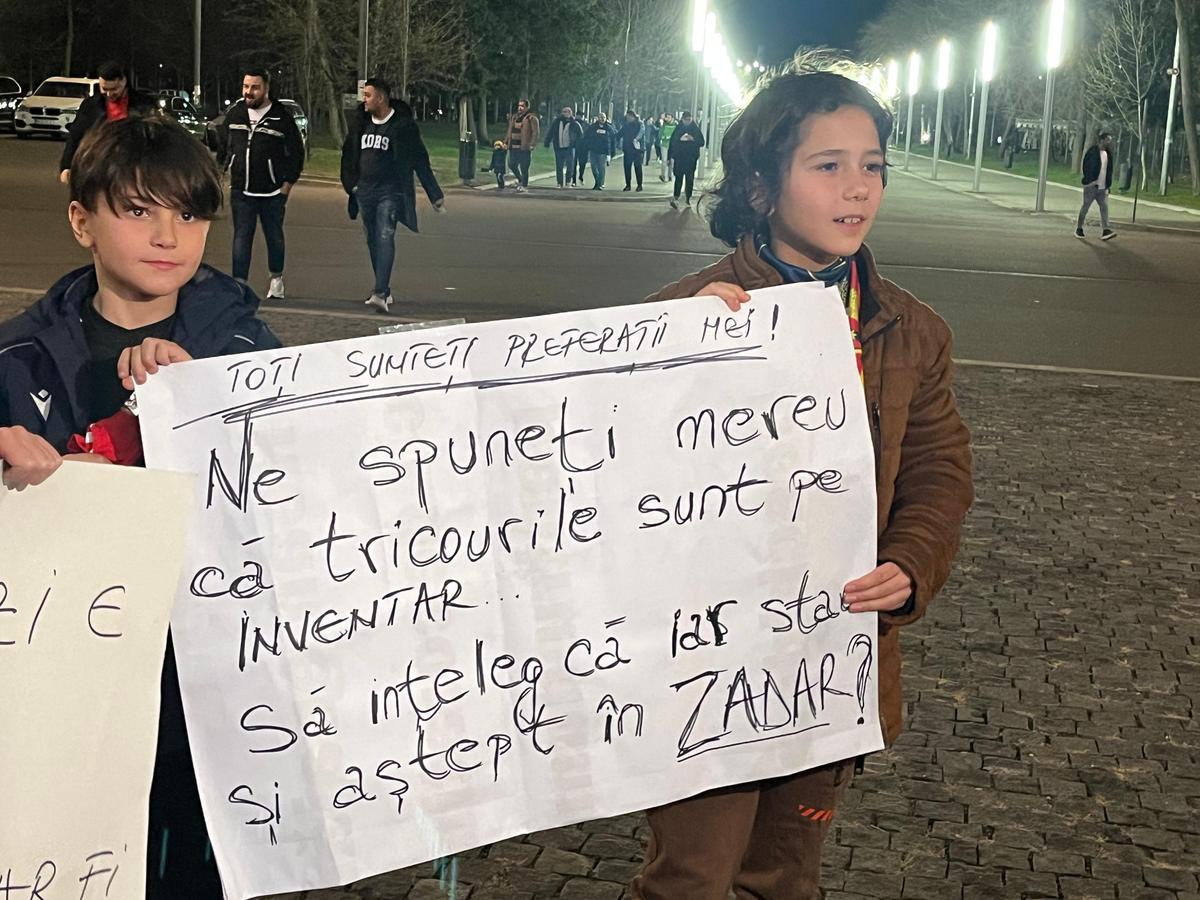 Mesaje inedite aduse de fanii liderului FCSB la meciul cu Sepsi