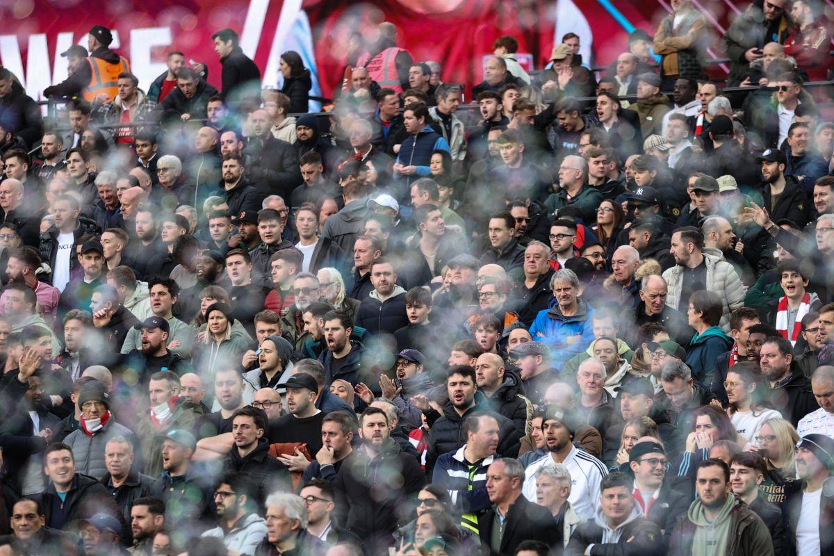 N-au suportat umilința din derby-ul londonez! Mii de spectatori au plecat de pe stadion în timpul primei reprize